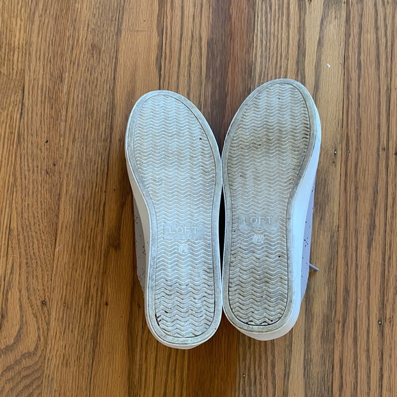 LOFT mauve leather-like sneakers with scalloped edge and cute cutouts. - Picture 3 of 8